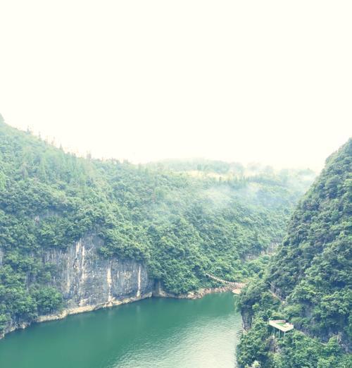 铜仁大峡谷雨景有哪些迷人之处？（《铜仁大峡谷雨后之境》）