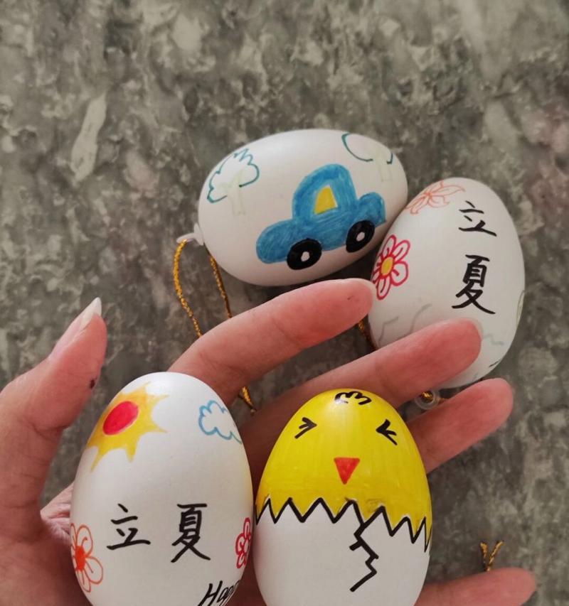 立夏拄蛋彩绘作文怎么写？（《蛋彩绘中，青春的色彩交响》）