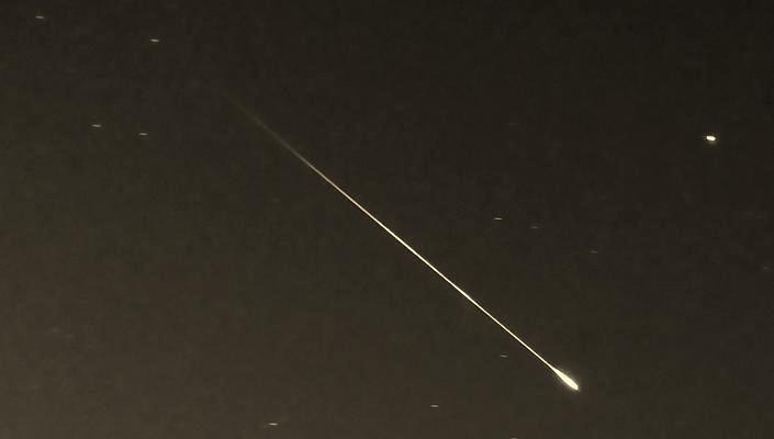 流星闪耀天空（瞬间绚丽）