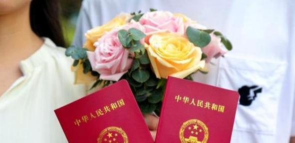 人生中的一场盛宴——领证发朋友圈（用唯美短句）