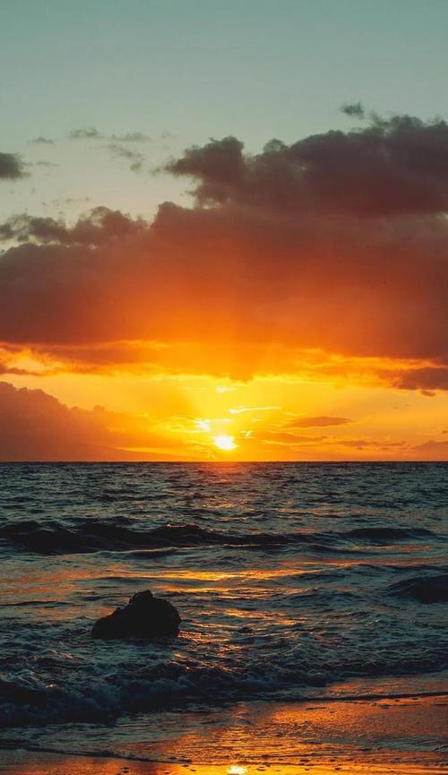 余晖倾泻-唯美描写夕阳的句子（流连于橙色的海洋）
