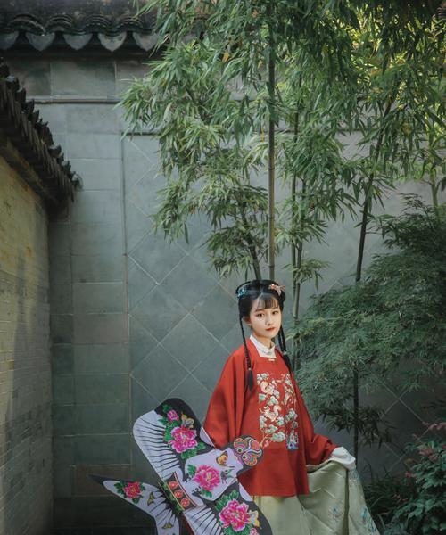 汉服节的作文怎么写（《七夕节人物汉服介绍作文》）